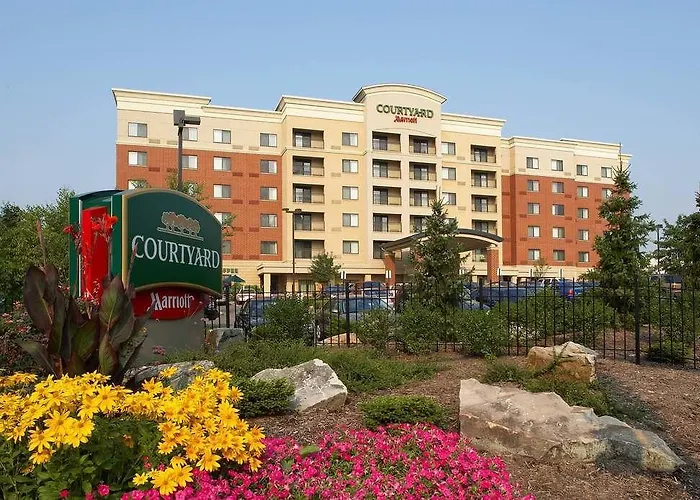 Courtyard Shadyside Hotel