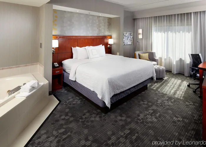 Courtyard Shadyside Hotel 3*
