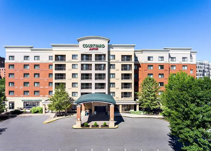 Courtyard Shadyside 3*