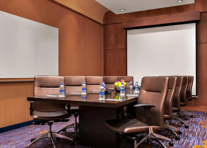 Courtyard Shadyside 3*
